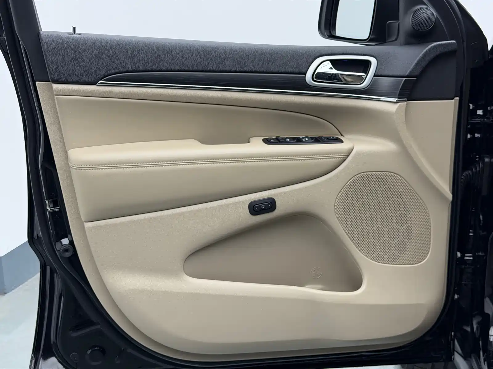 Photo 13 - Jeep Grand Cherokee (Import)