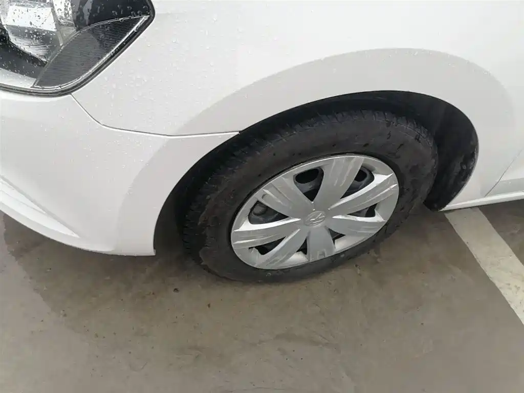 Volkswagen Jetta 2015 1.6L Manual Trend фото 23