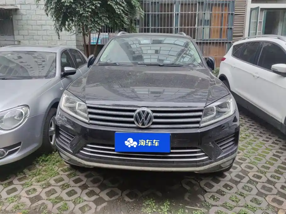 VOLKSWAGEN TOUAREG
