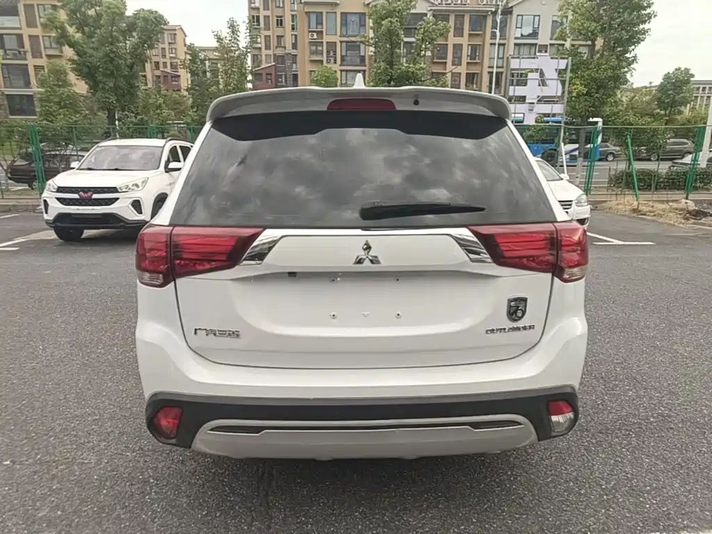 MITSUBISHI OUTLANDER
