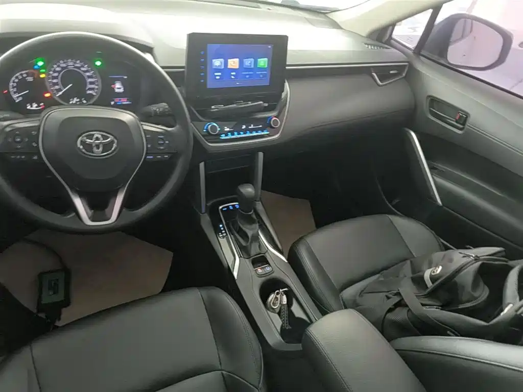 Toyota Frontlander 2022 2.0L CVT Leading Edition фото 14