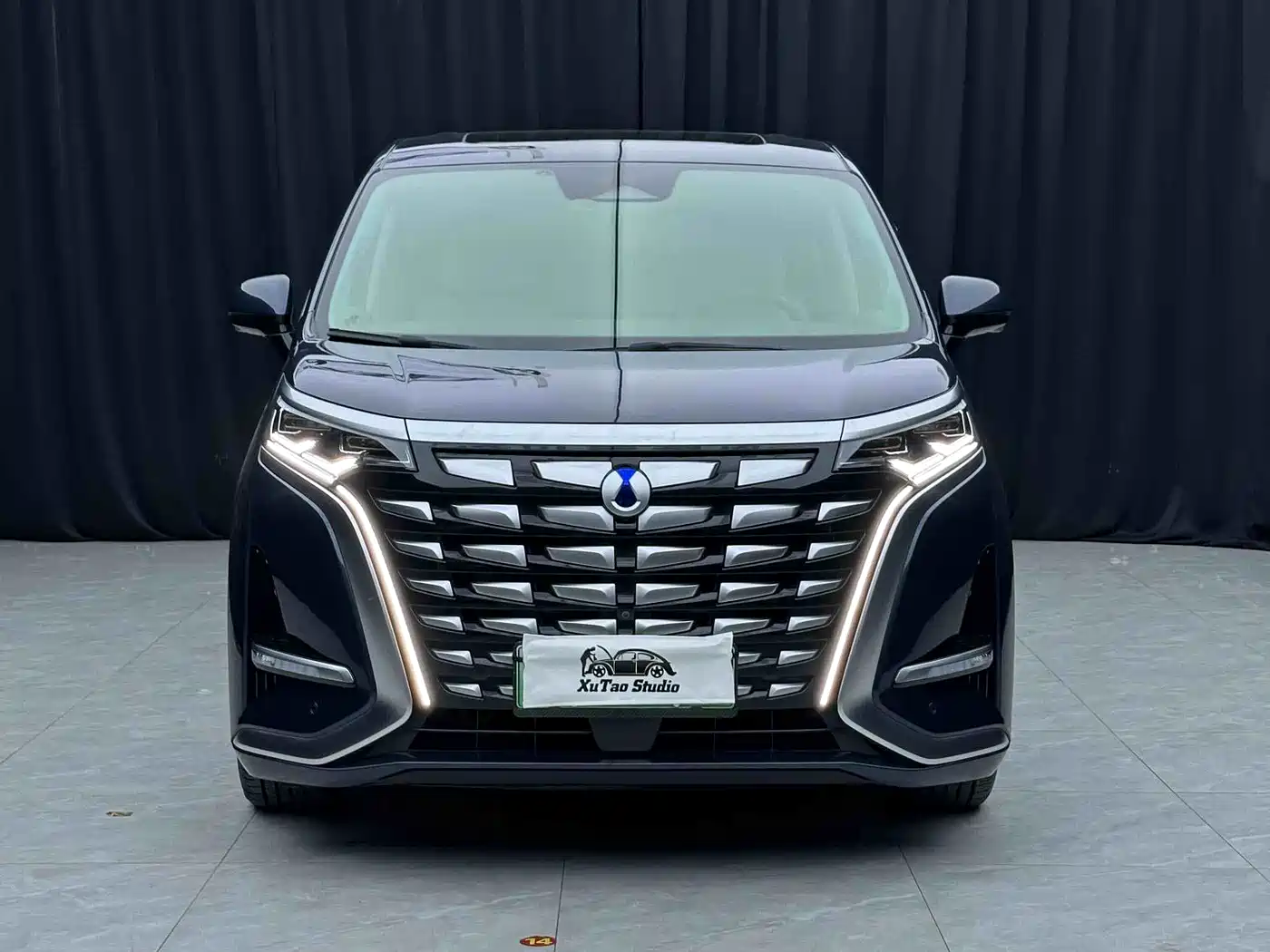 Denza D9 2022 DM-i 970 AWD Flagship фото 2