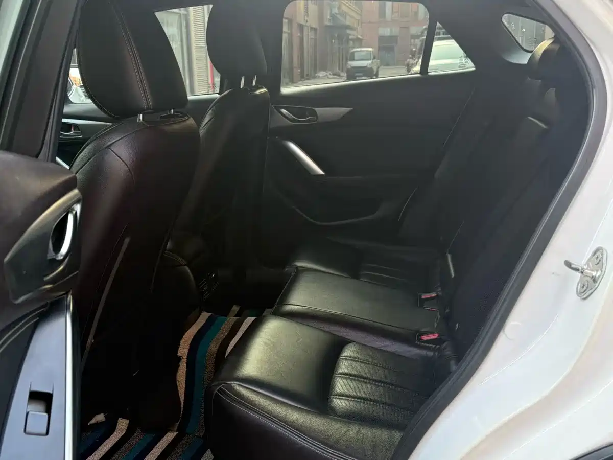 Фото 8 - Mazda CX-4