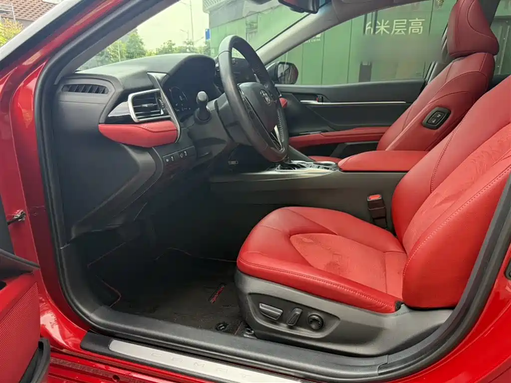 Toyota Camry 2021 Hybrid 2.5HS Fashion Edition фото 24