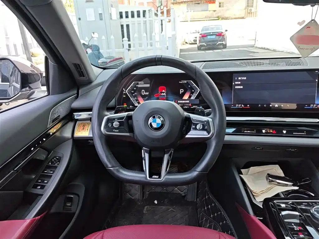 BMW 5 Series 2024 530Li Leading M Sport Package фото 17
