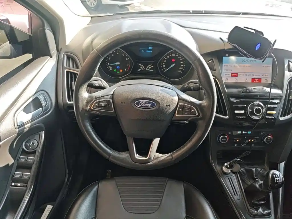 Фото 11 - Ford Focus