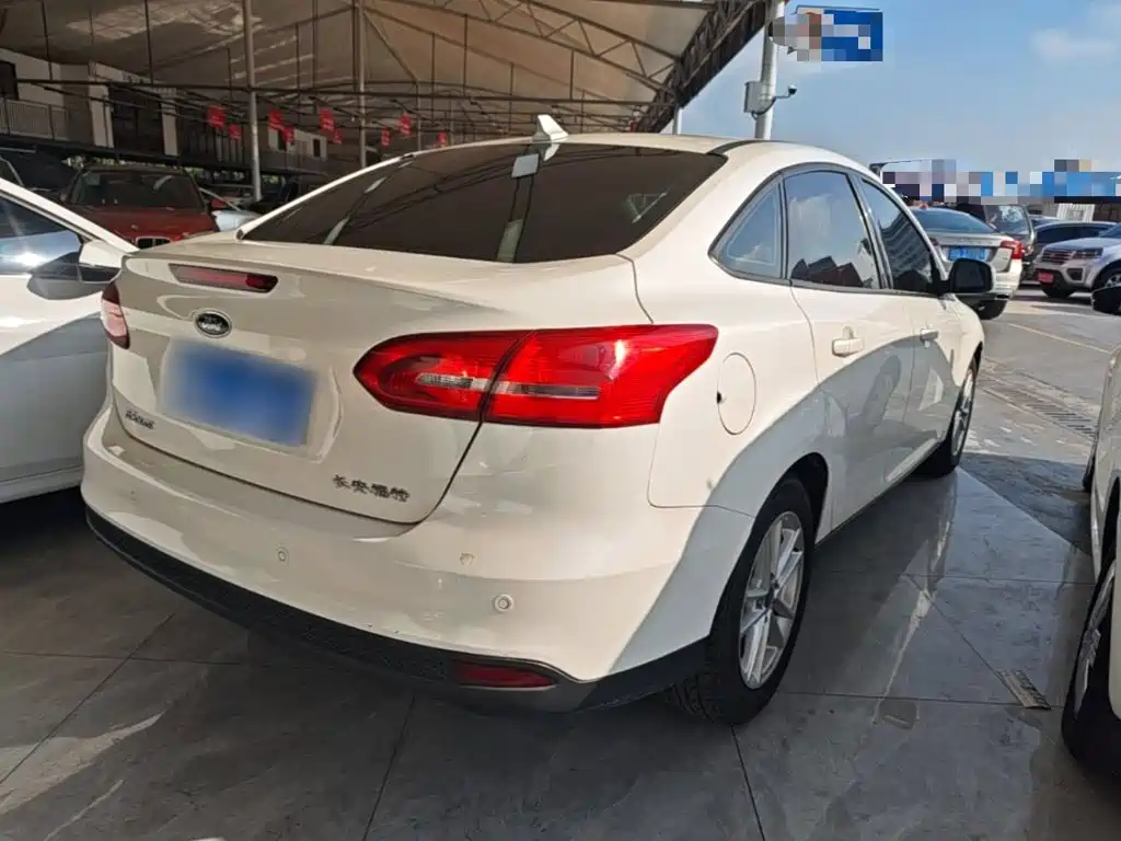 Фото 7 - Ford Focus