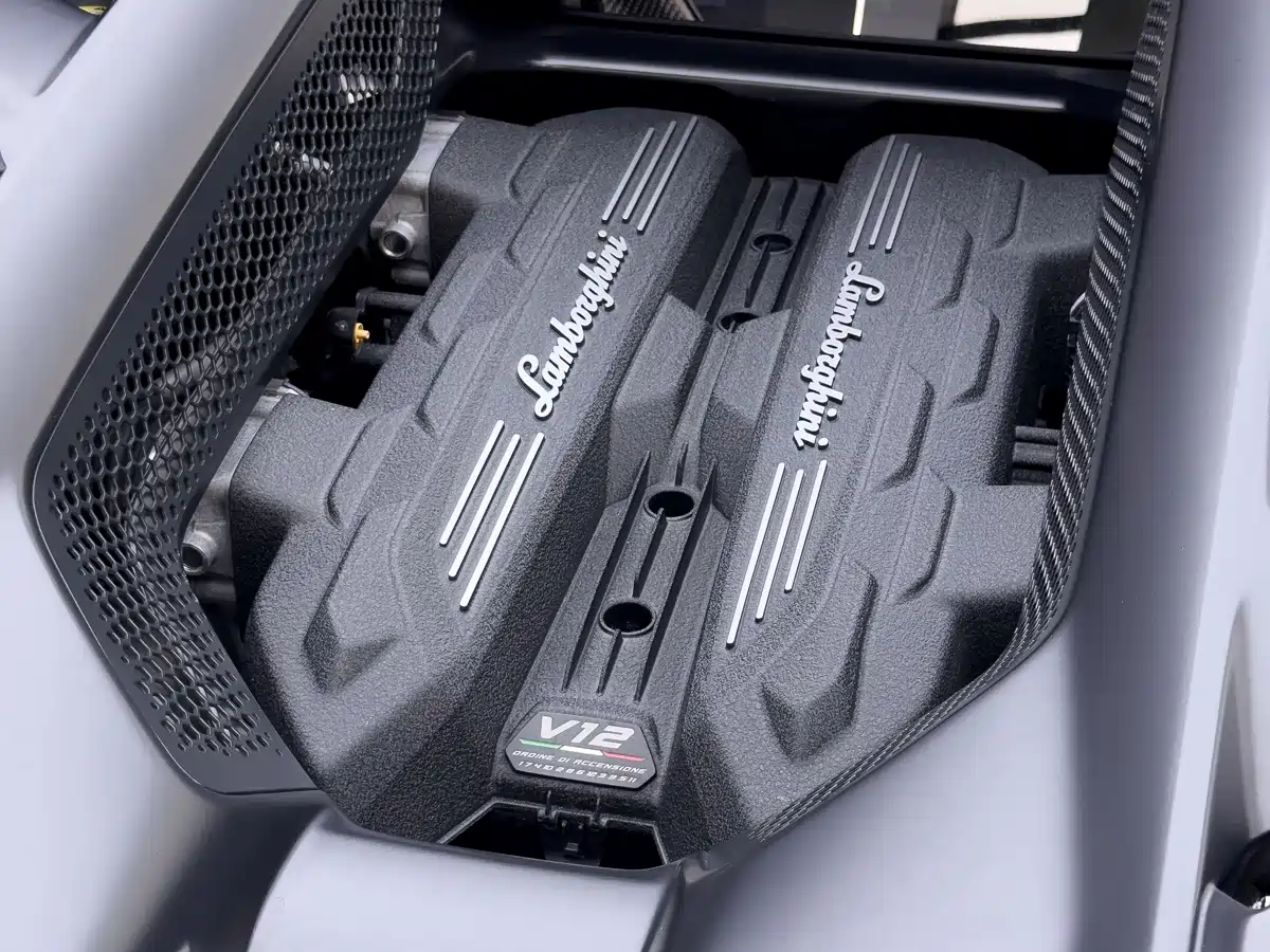 Lamborghini Revuelto 2025 2023 6.5L PHEV Standard