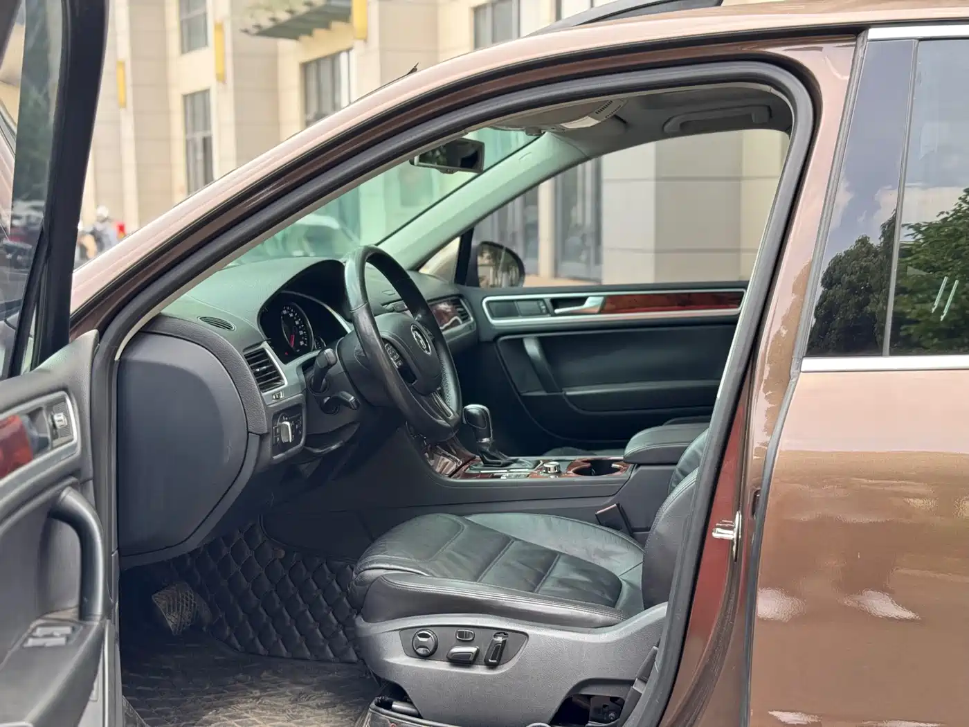 Volkswagen Touareg 2011 3.0TSI Comfort фото 4