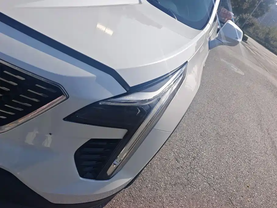 صورة 5 - Cadillac XT4