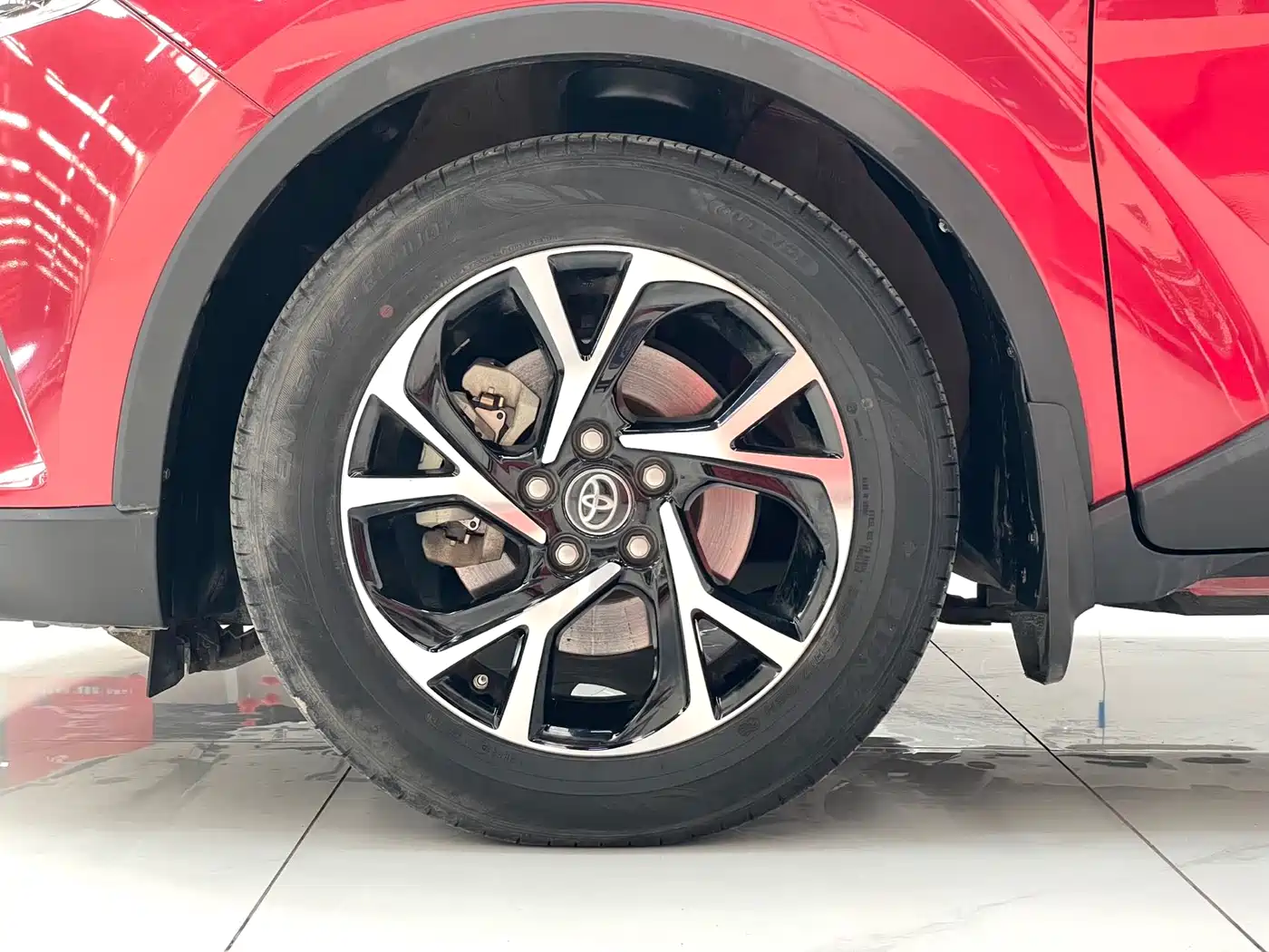 Toyota C-HR 2020 Model 2.0L Leading фото 13