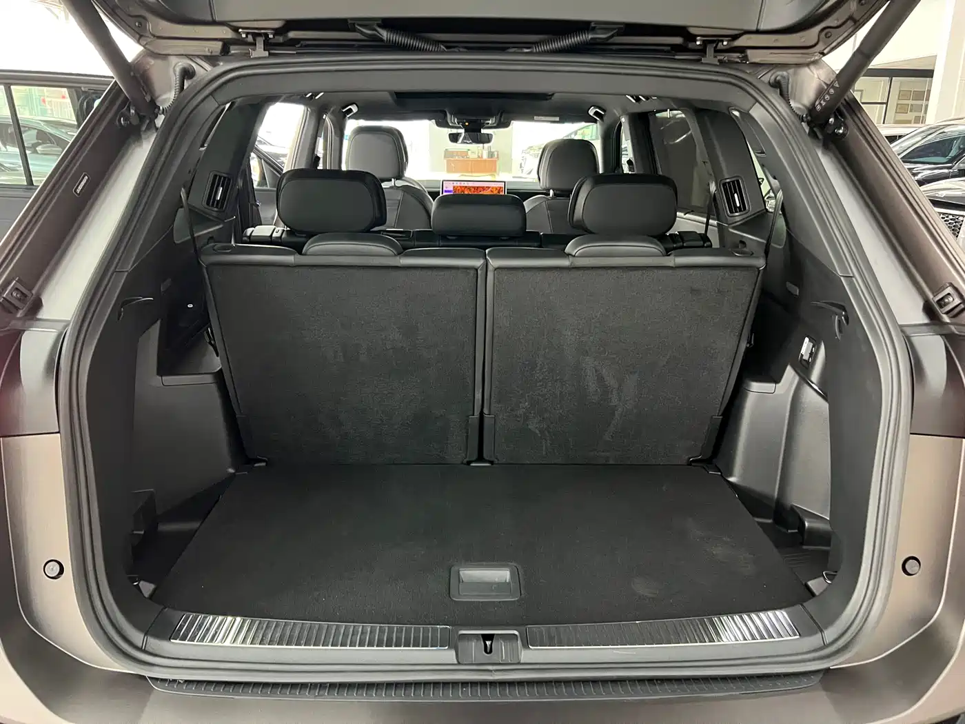 Volkswagen Teramont 2025 Teramont Pro 450TSI 4WD Summit Edition фото 15