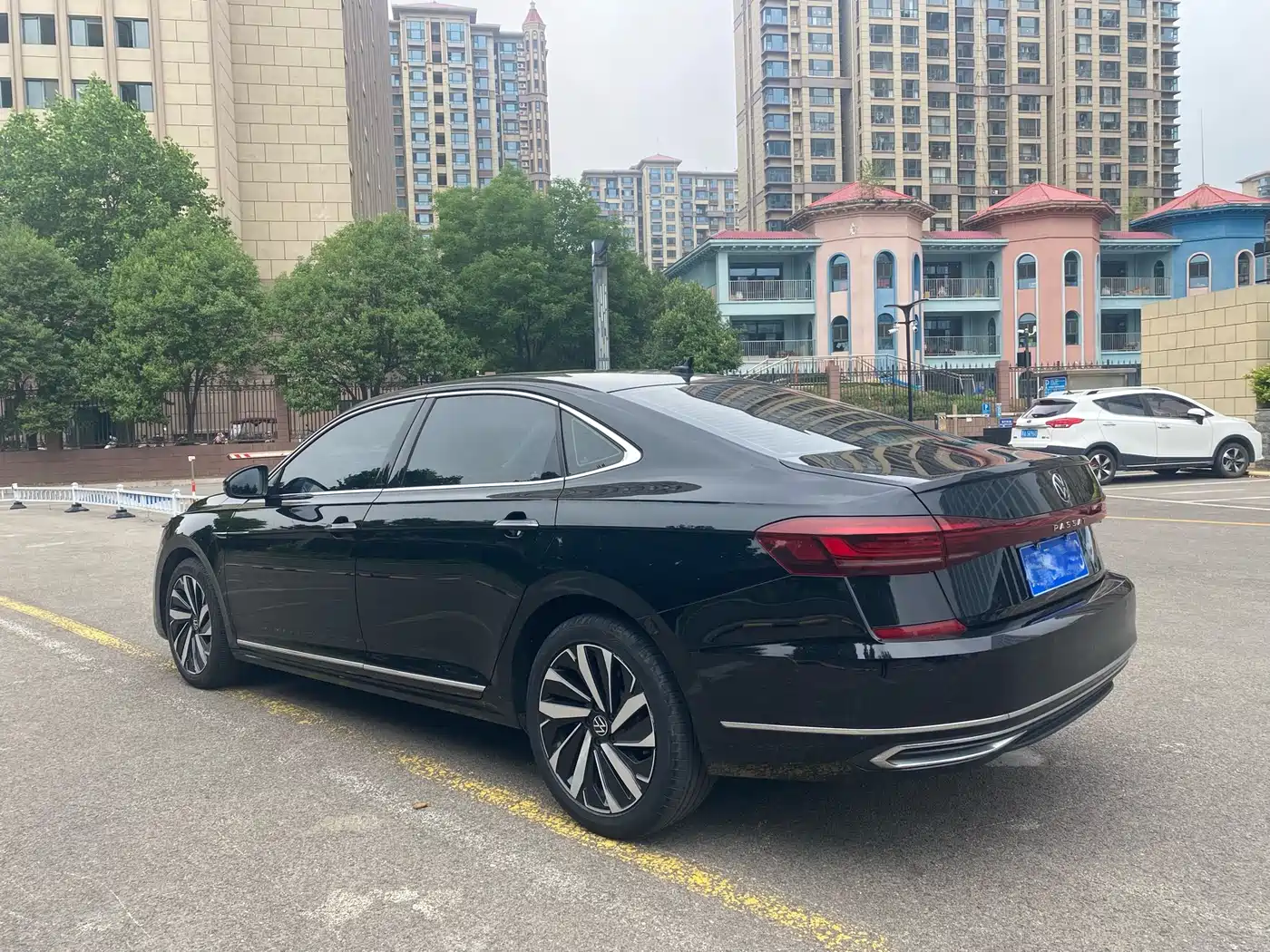 Volkswagen Passat 2022 330TSI Starlight Luxury Edition фото 4