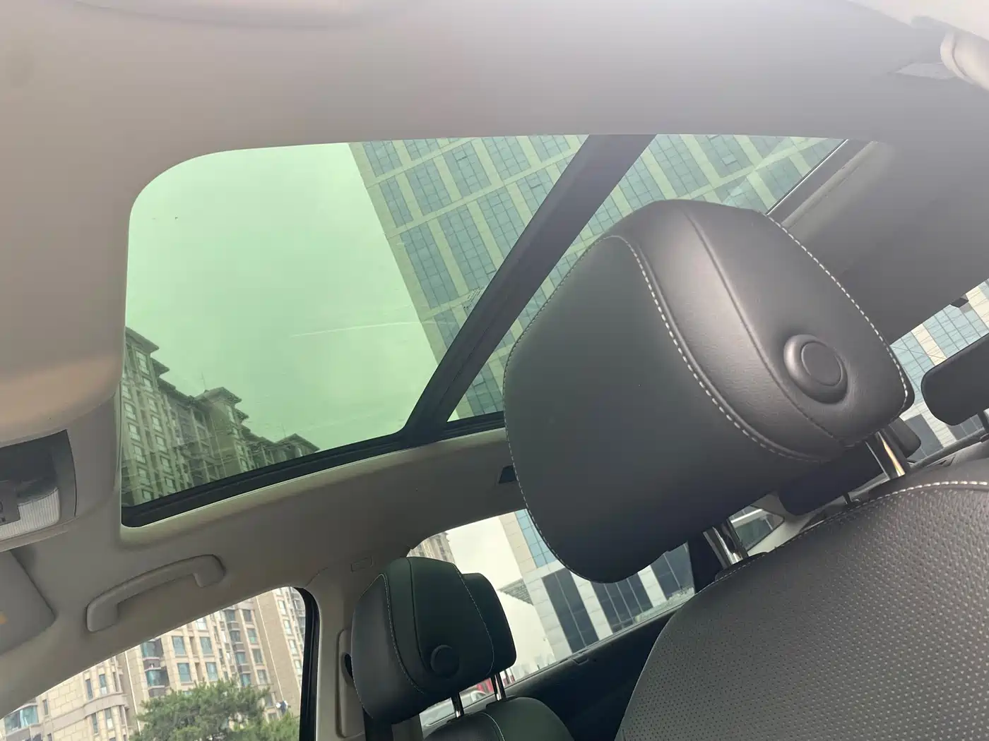 Volkswagen Passat 2022 330TSI Starlight Luxury Edition фото 14