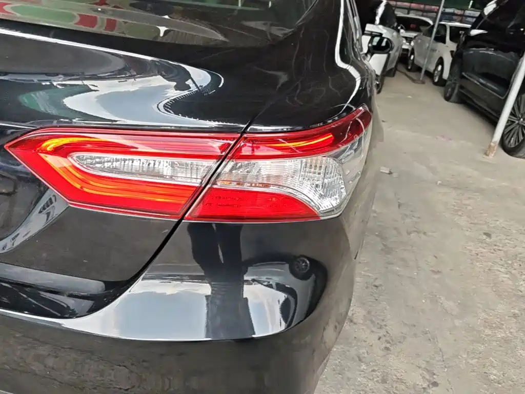 Photo 8 - Toyota Camry