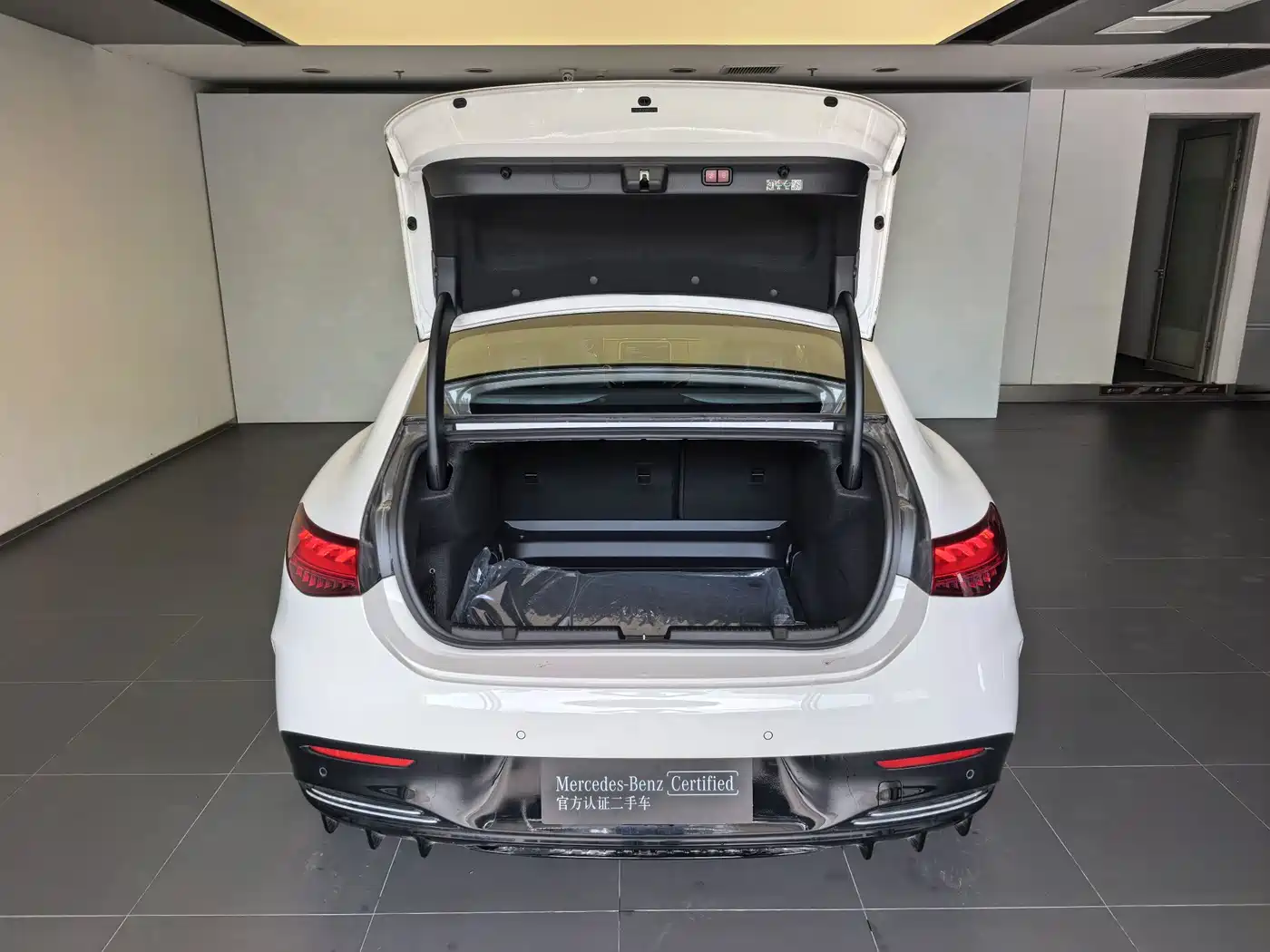 Mercedes-Benz EQE 2026 2025 Model 500 4MATIC Luxury Edition