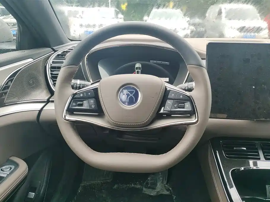 BYD Han 2025 DM-i Smart Driving Edition 125KM Honor фото 15