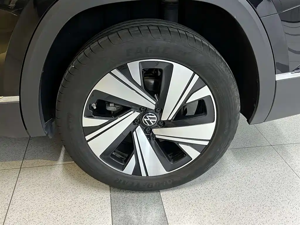 Volkswagen Teramont 2024 380TSI 4WD Dragon Glory Edition фото 11