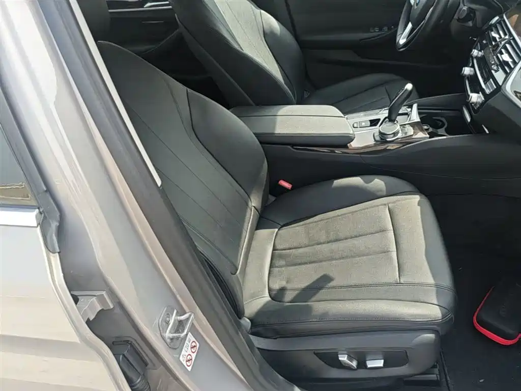 BMW 5 Series 2018 525Li Luxury Package фото 25