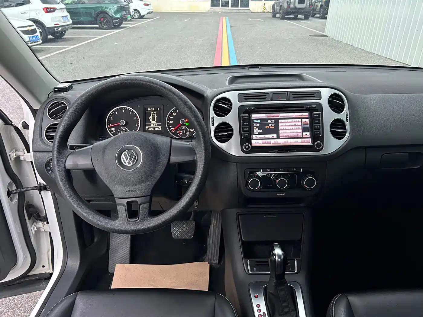 VOLKSWAGEN TIGUAN