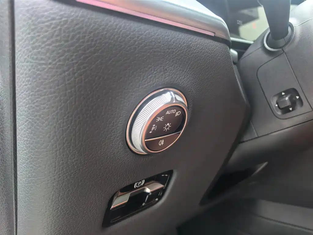 Mercedes-Benz GLC 2024 GLC 260 L 4MATIC Luxury 5-seater фото 20