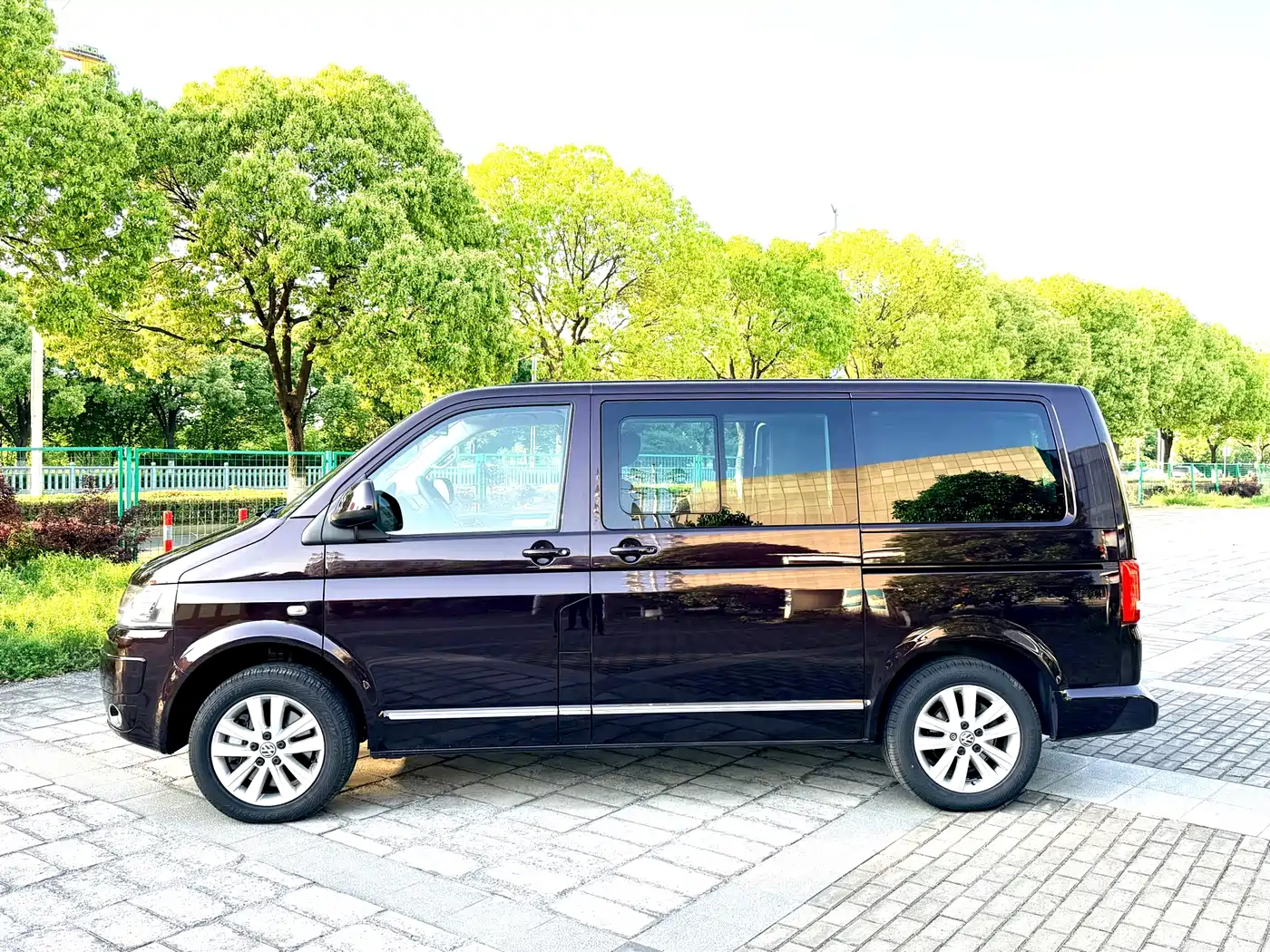 Volkswagen Multivan 2012 2.0TSI 4WD Premium фото 3