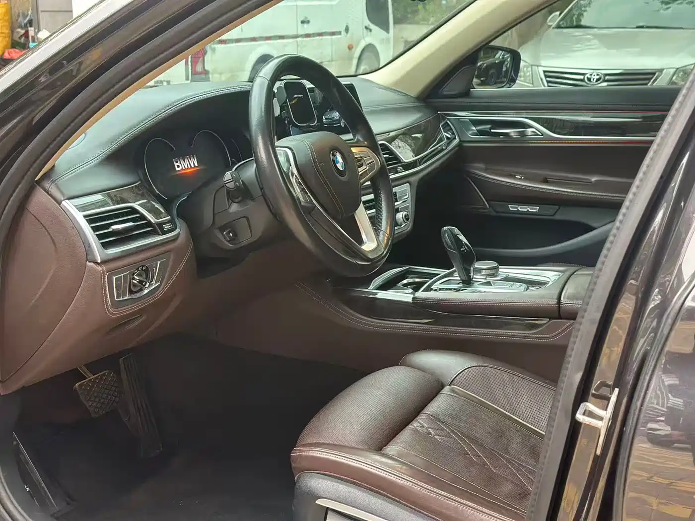 BMW 7 Series 2016 740Li Leading Edition фото 4