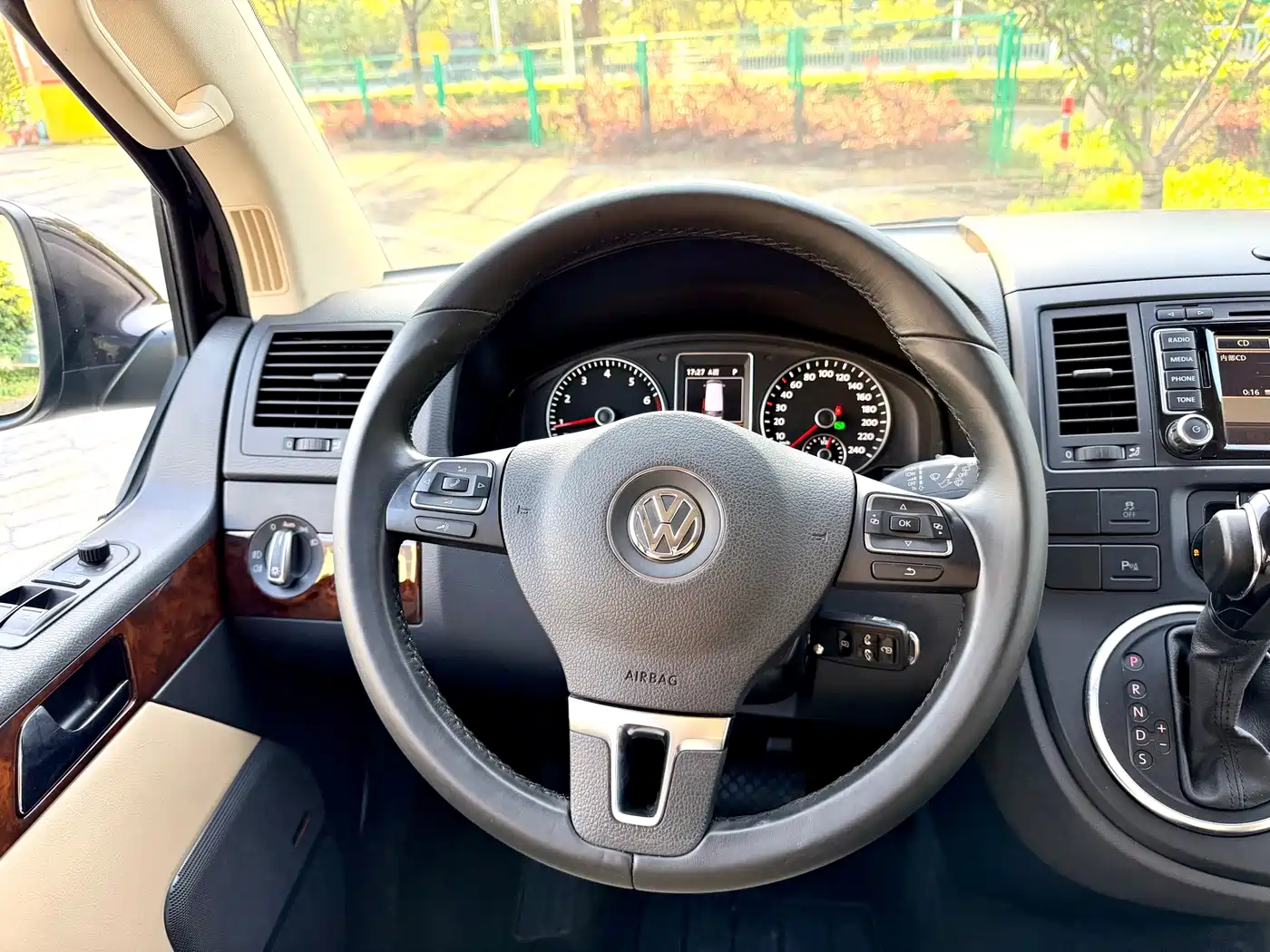 Volkswagen Multivan 2012 2.0TSI 4WD Premium фото 15
