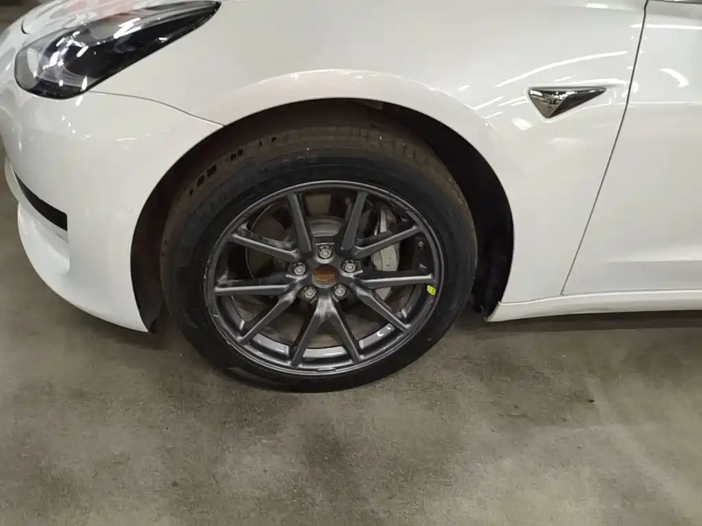 Фото 23 - Tesla Model 3