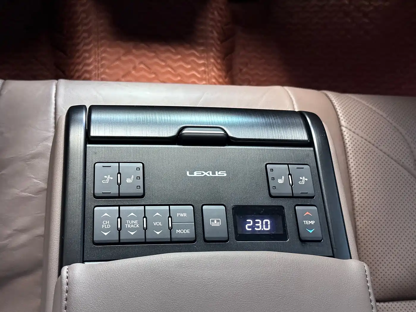 Фото 14 - Lexus ES