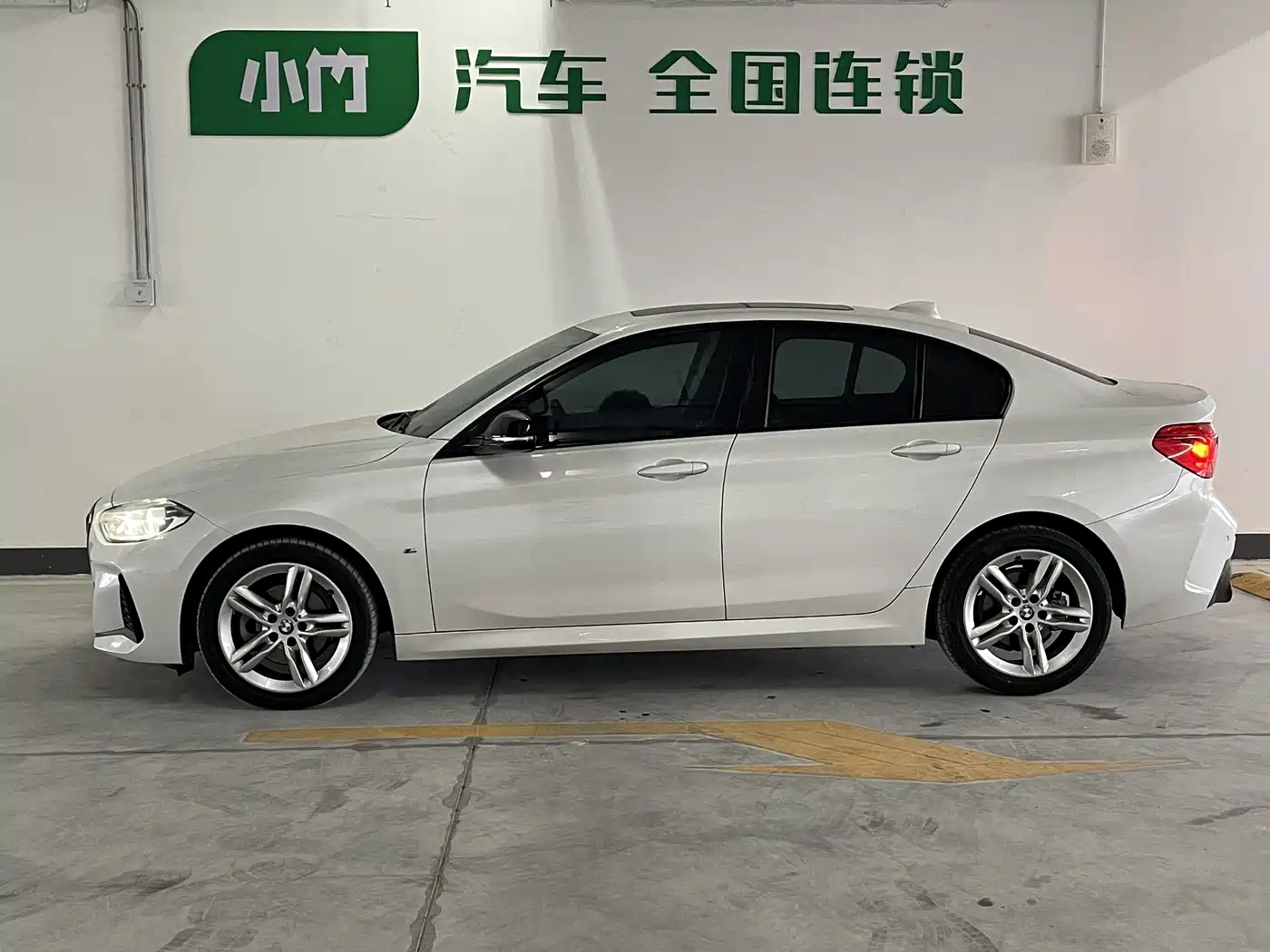 BMW 1 Series 2022 120i M Sport Shadow Edition фото 5