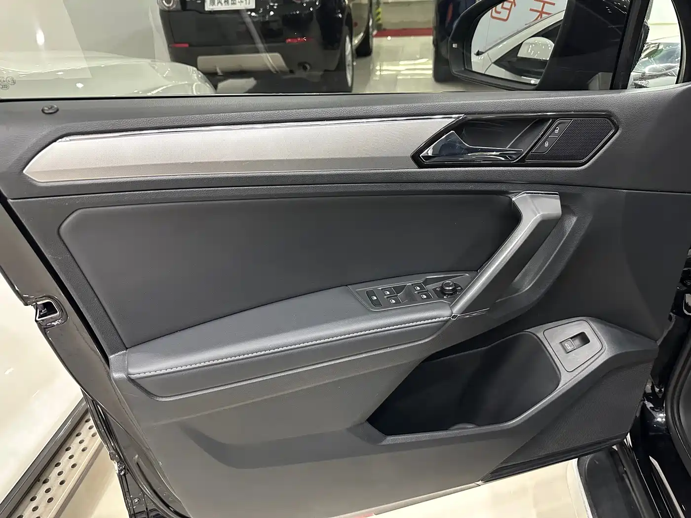 Volkswagen Tiguan L 2018 Facelift 330TSI Automatic 2WD Flagship Edition фото 15