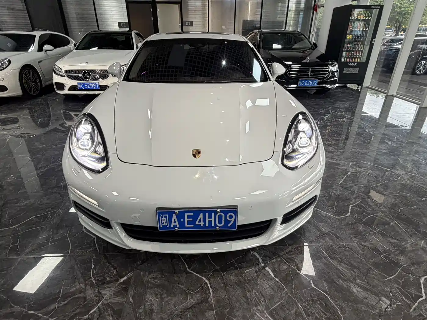 Фото 2 - Porsche Panamera