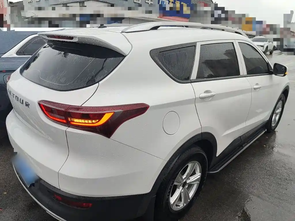 Jetour X70M 2022 2021 1.5T Manual Urban Partner 7-seater
