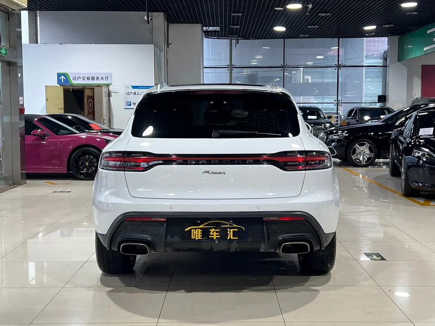 PORSCHE MACAN