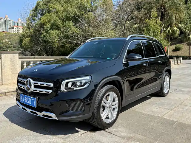 MERCEDES-BENZ GLB
