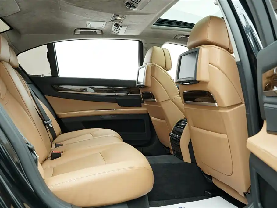 BMW 7 Series 2010 760Li фото 23
