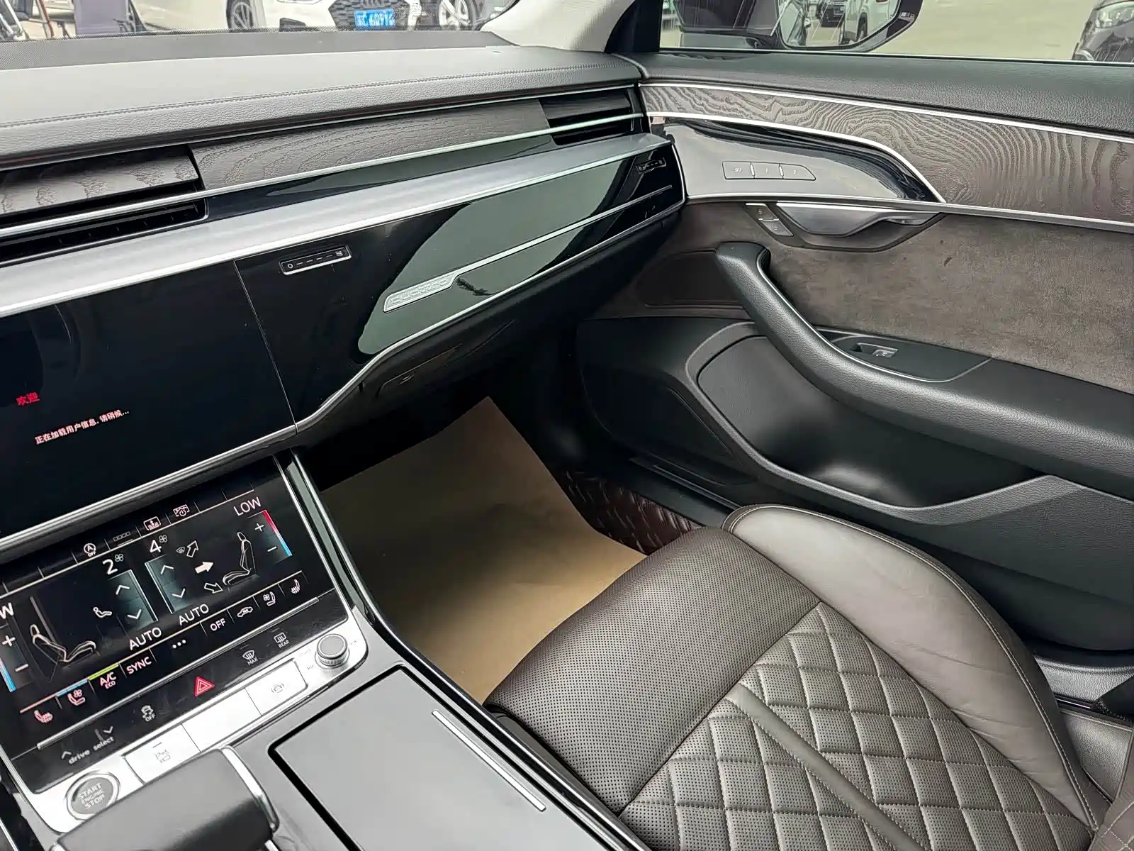 Фото 10 - Audi A8