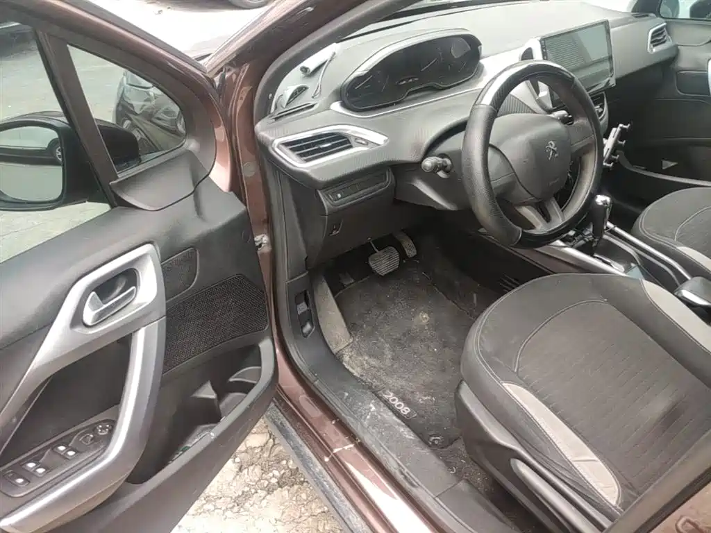 Peugeot 2008 2014 1.6L Automatic Trend Edition фото 16