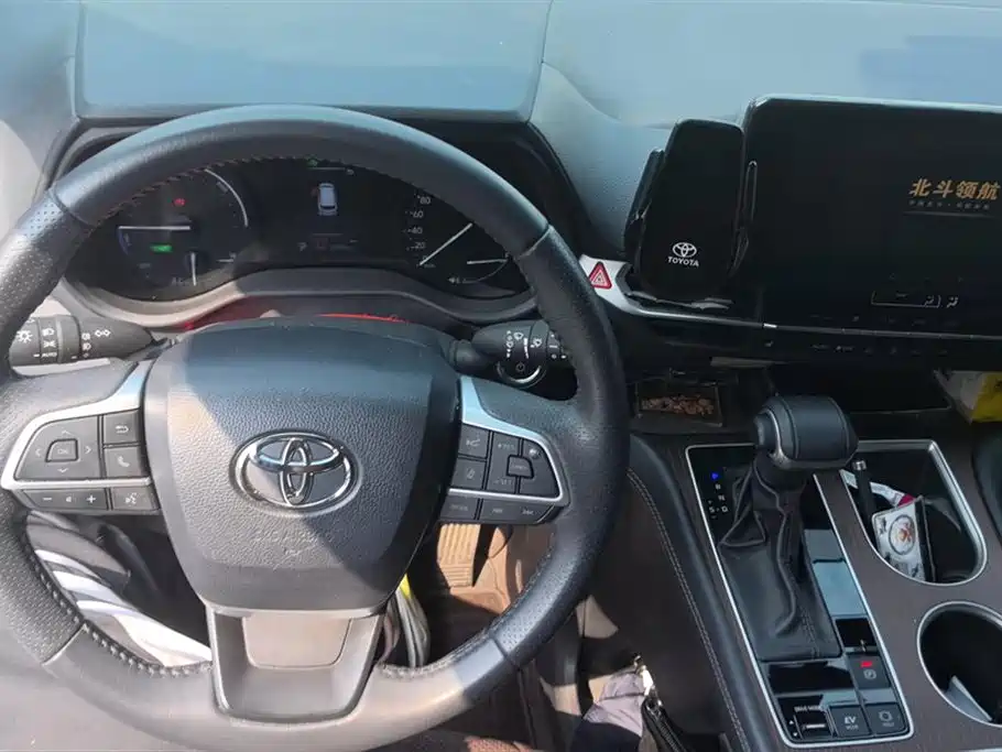 Toyota Sienna 2024 2.5L Hybrid AWD Luxury Edition фото 12