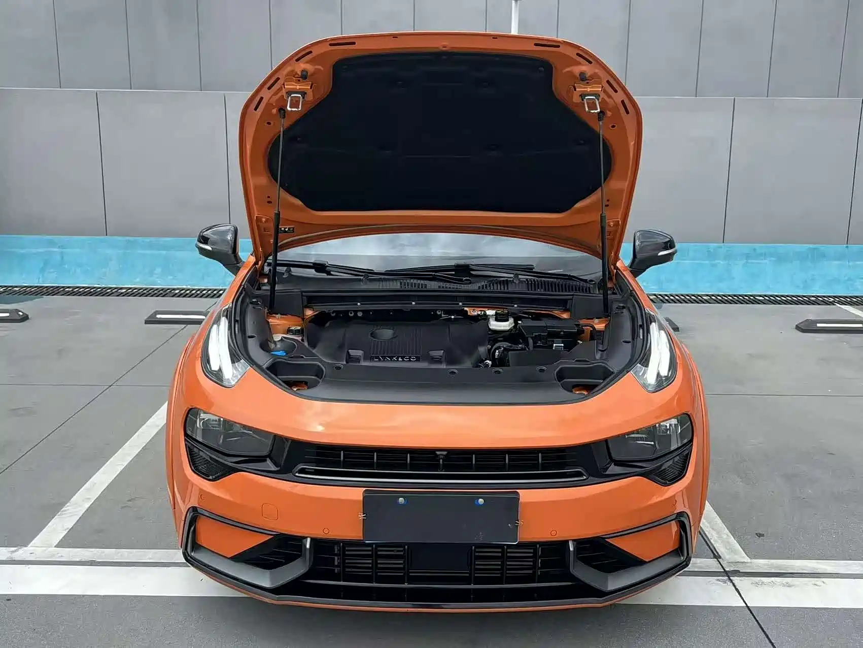 Фото 9 - Lynk & Co 02 Hatchback
