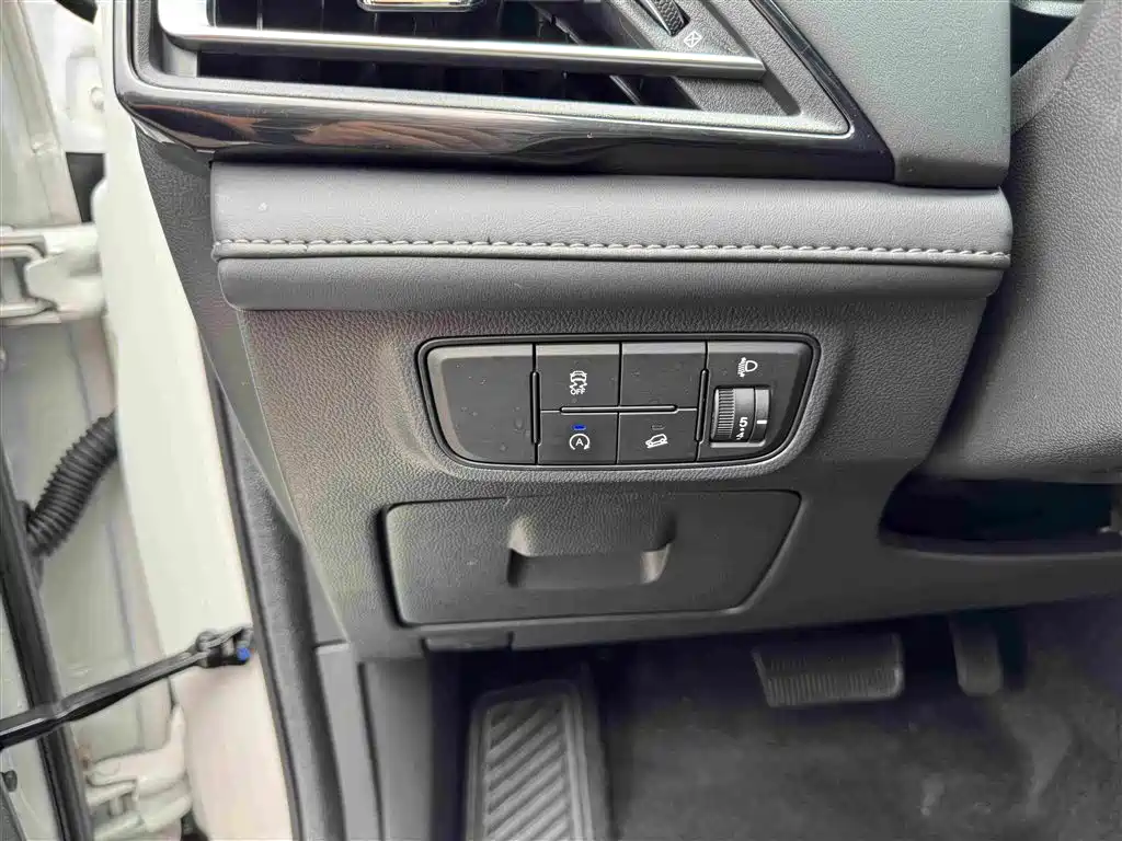 Фото 25 - Changan CS75