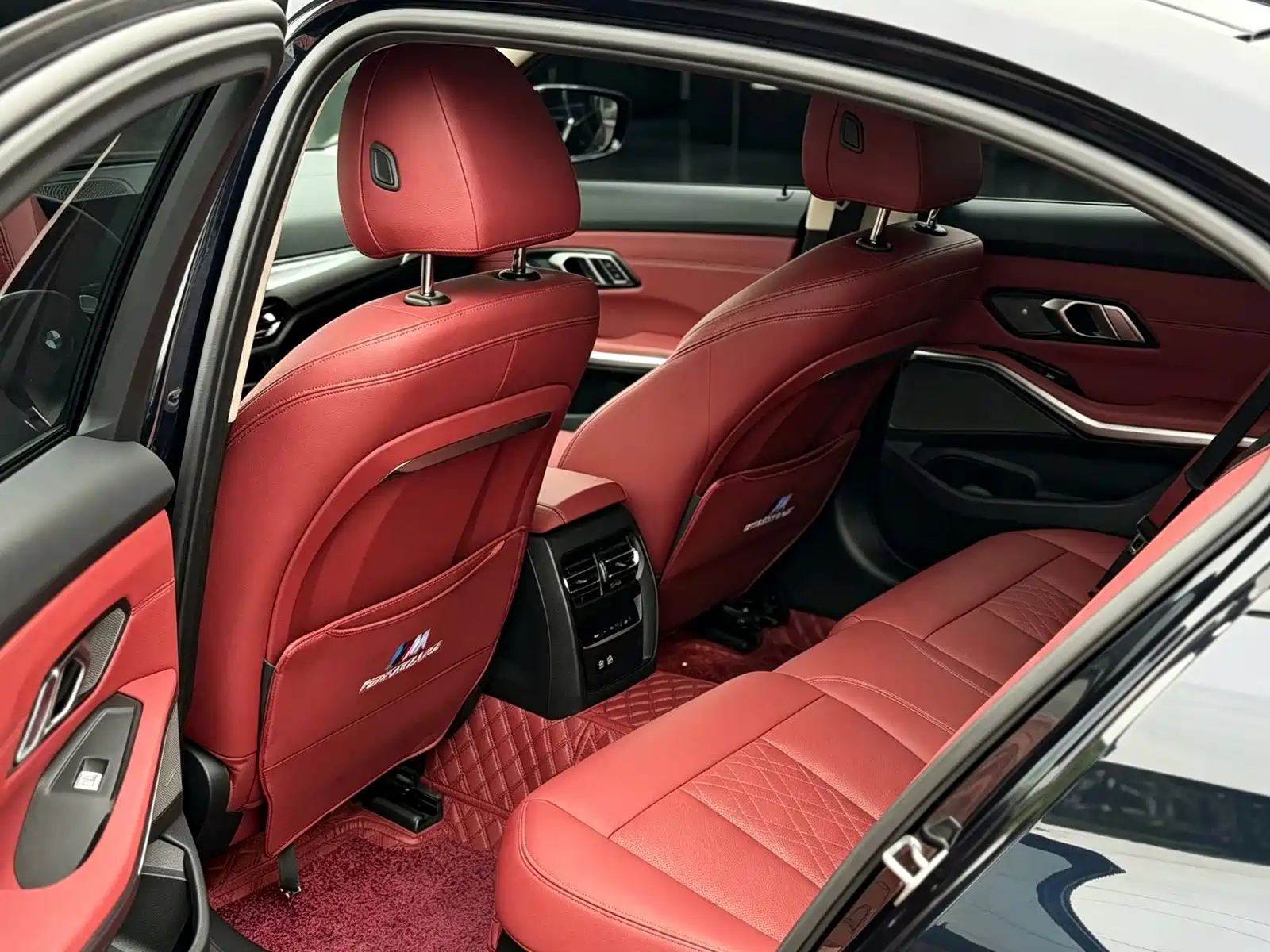 Photo 6 - BMW 3 Series