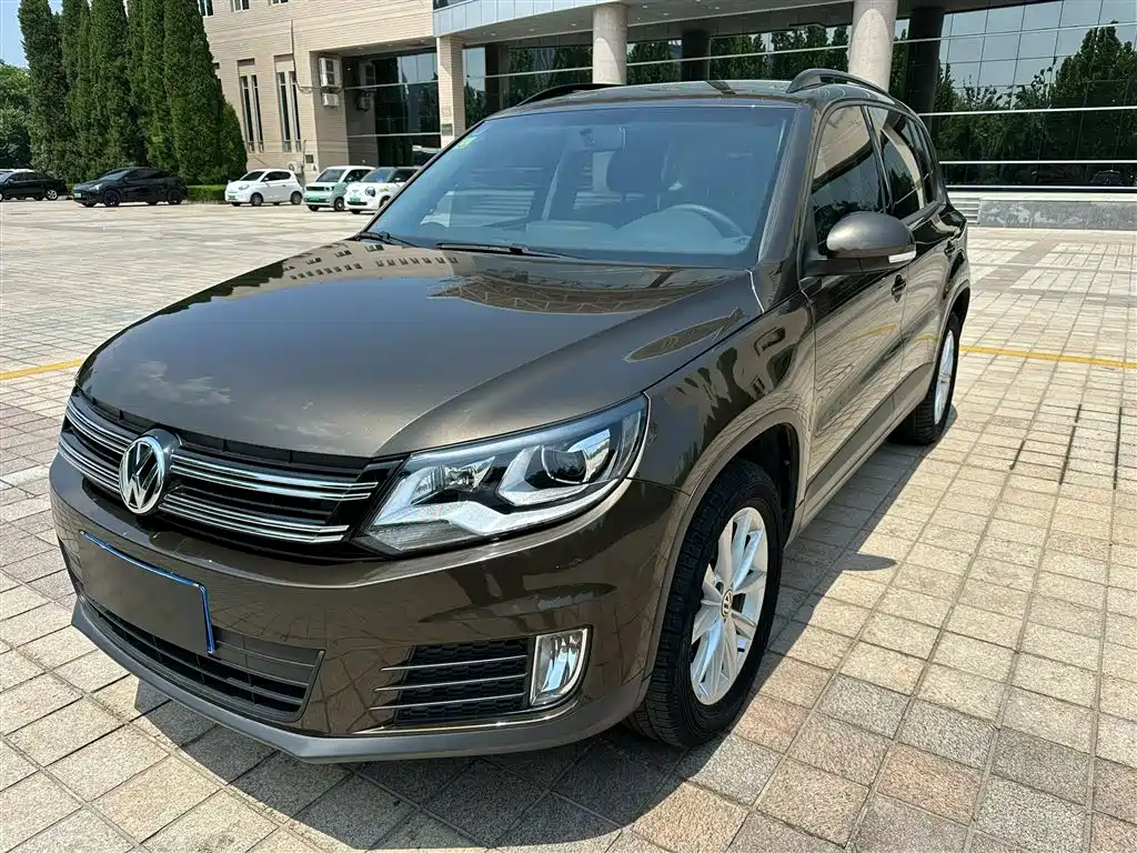 VOLKSWAGEN TIGUAN