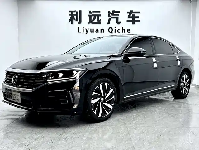VOLKSWAGEN PASSAT 2023