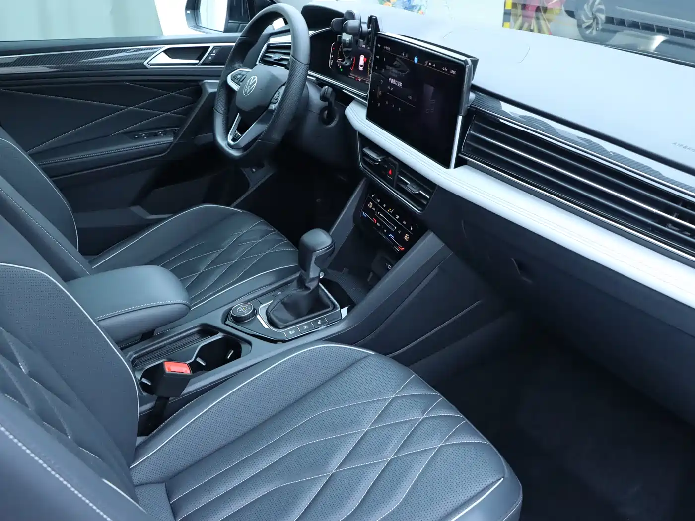 Volkswagen Tiguan L 2023 Facelift 380TSI Auto 4WD R-Line Cross Enjoy Edition 7-Seater фото 8