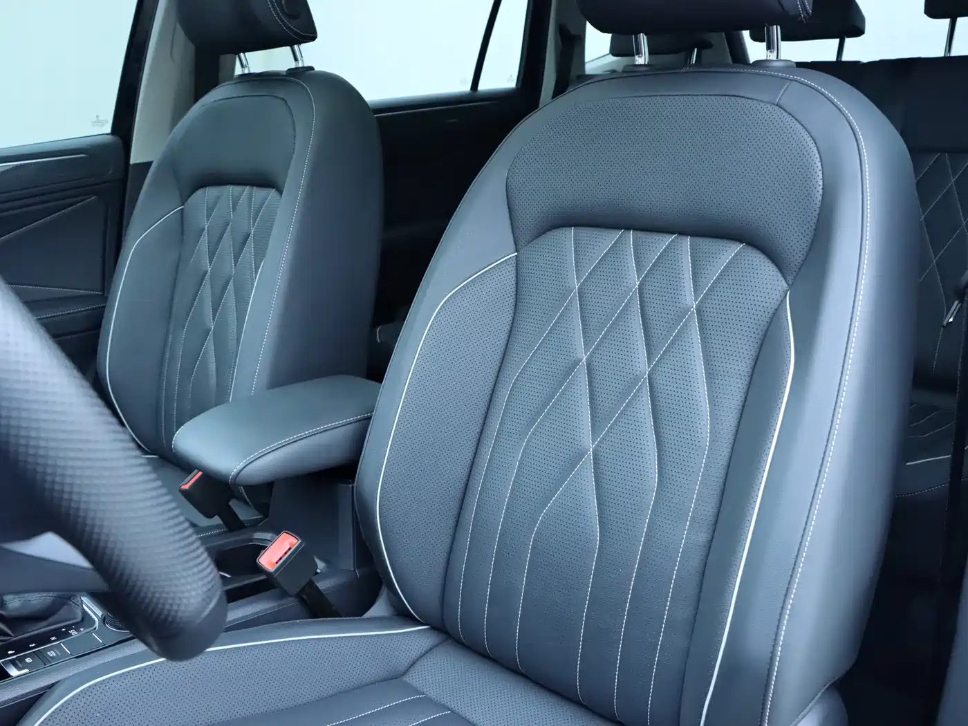 Volkswagen Tiguan L 2023 Facelift 380TSI Auto 4WD R-Line Cross Enjoy Edition 7-Seater фото 6