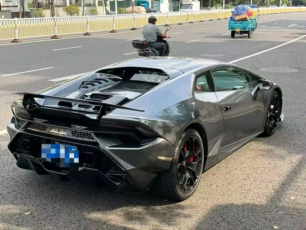Фото 5 - Lamborghini Huracán