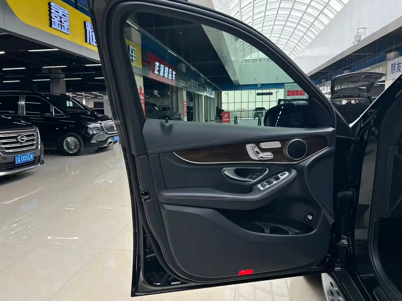 Mercedes-Benz GLC 2019 Facelift GLC 260 L 4MATIC Luxury фото 9