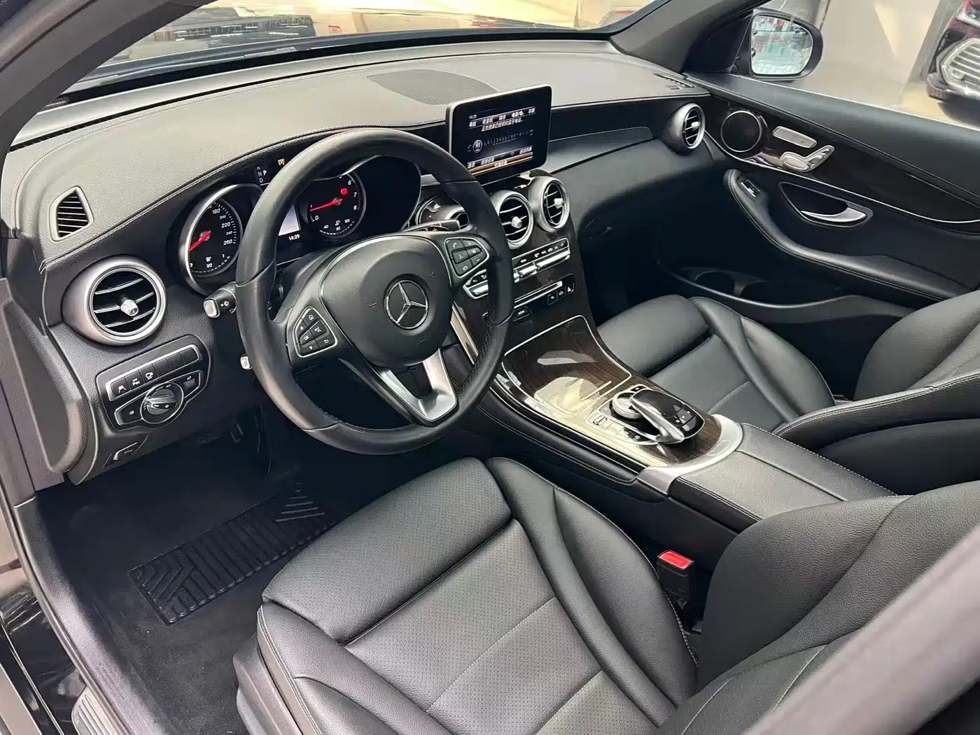 Mercedes-Benz GLC 2019 Facelift GLC 260 L 4MATIC Luxury фото 10